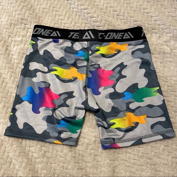 WOMEN’S TEC-ONE COLORFUL CAMO SHORTS - Picture 2 of 4